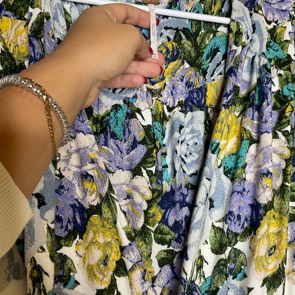 < Free People White Maxi Dress with Floral Design > - Picture 3 of 4